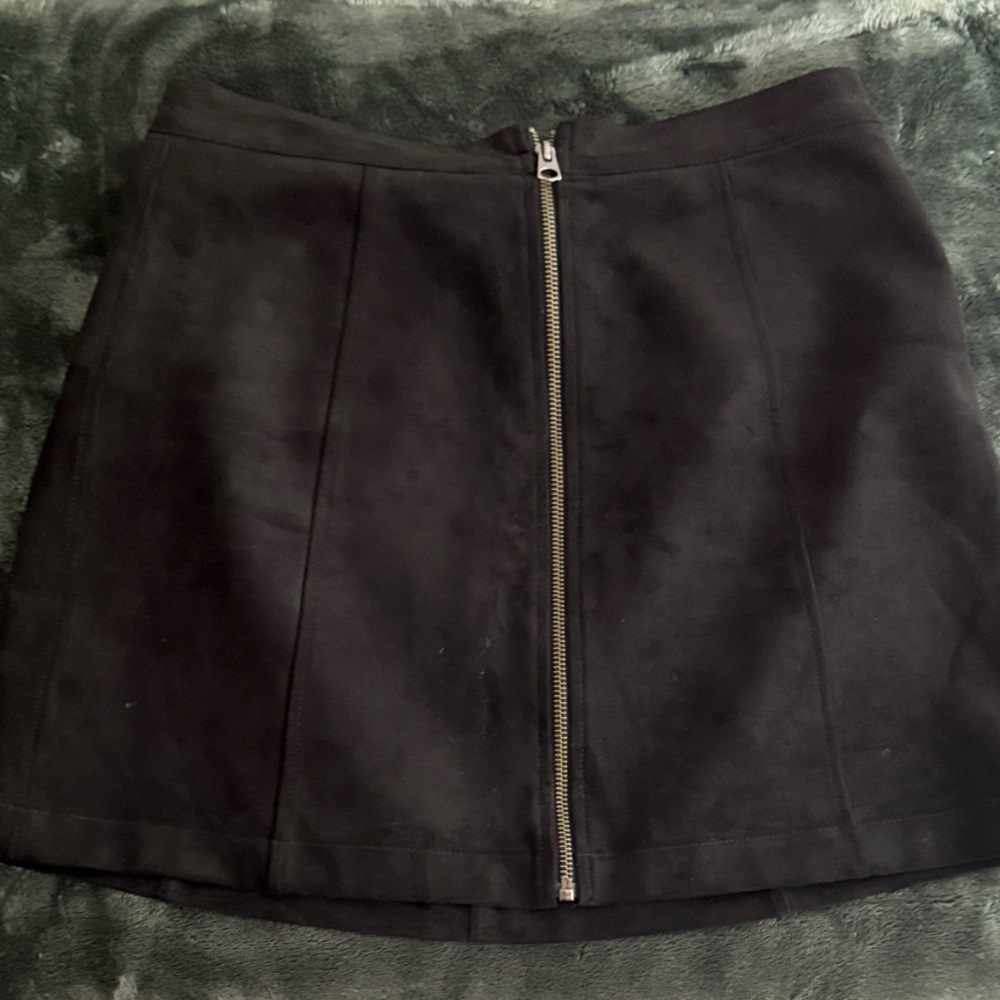 Wilfred Black Suede Mini Skirt with Front Zipper